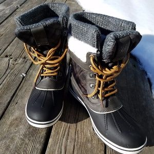 Globalwin Women's 8.5 Stylish Plaid Winter Boots